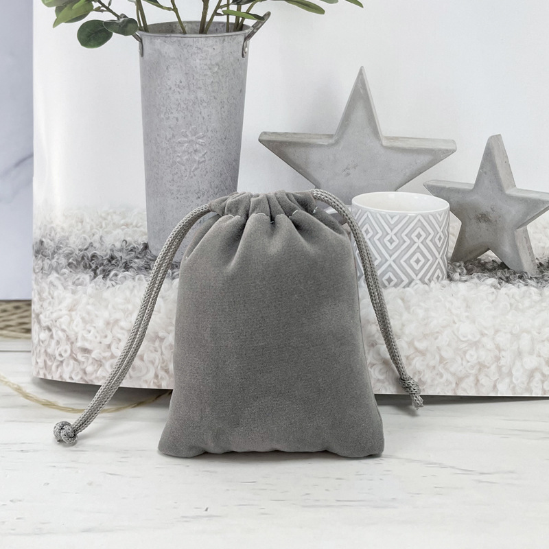 Bolsa de franela de joyería al por mayor venta directa de fábrica de cosméticos auriculares banco de energía a prueba de polvo almacenamiento bolsillo de cordón de joyería