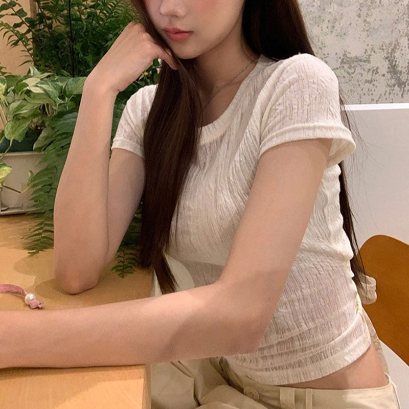 Short White Backless Tie-Bow Short-Sleeve T-Shirt for Petite Women, Summer Waist-Cinching Design, Cropped Top with Regular Shoulders
