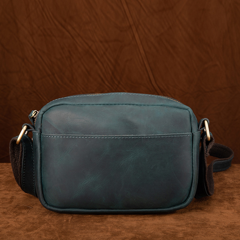 国境を越えてレトロな狂馬皮の男性バッグ牛革の斜め掛けの小さいショルダーバッグの本革の高級感のある男性のファッションバッグの郵便バッグを提供します。