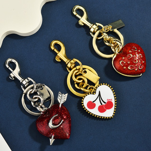 Factory direct high love keychain bag pendant women's bag jewelry exquisite car pendant accessories wholesale