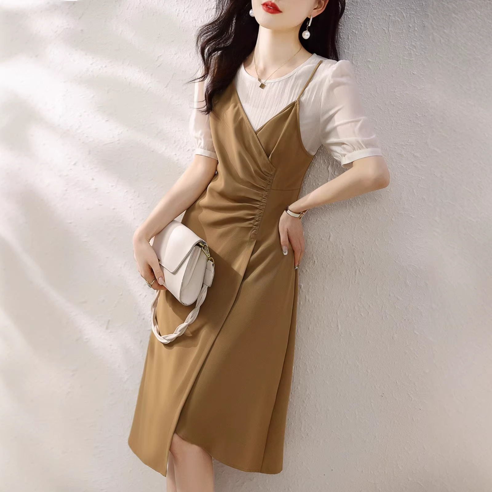 Đầm suông midi họa tiết hoa nhỏ phong cách Pháp, thiết kế giả hai lớp chữ A — màu cà phê