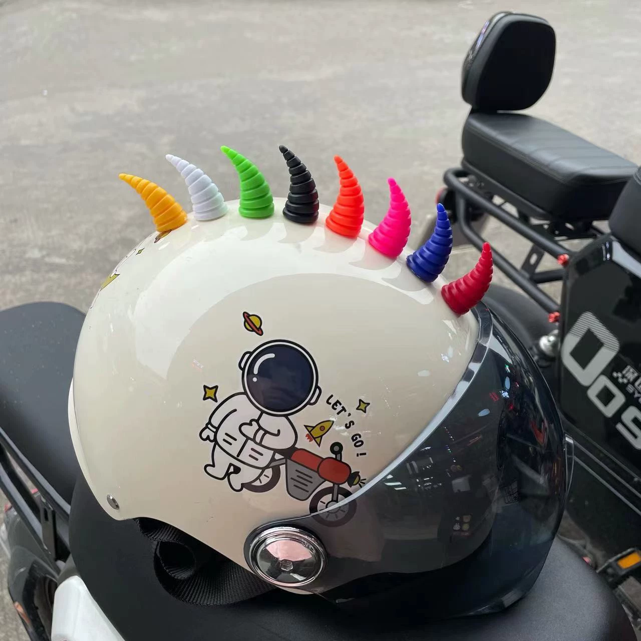 Электромобиль шлем декоративная нить теленок Рог приборной панели автомобиля Тахометр рулевое колесо декоративный Рог наклейка завод