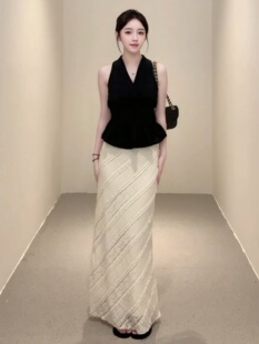 �첱�I��ɫ�������´���һ����Ů�ļ��nϵС���L�����ȹ���bȹ