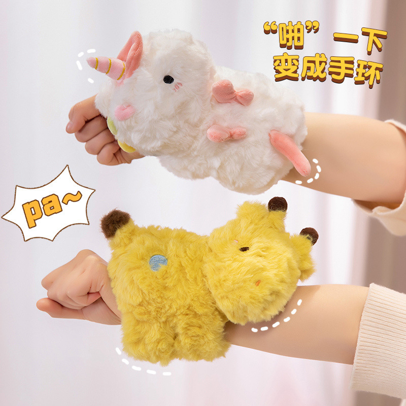 Dolphin de agua palmeando pulsera dinosaurios ciervos anillo de peluche juguetes unicornios muñecas regalo de cumpleaños para niños