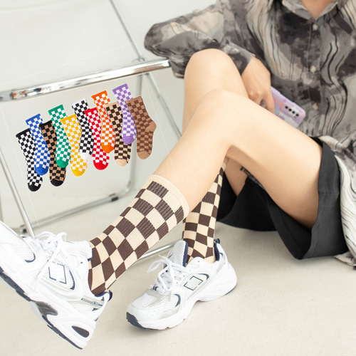 Black and white checkerboard socks for women rhombus square plaid ins trendy autumn and winter pure cotton mid-tube blue internet celebrity sports high tube socks