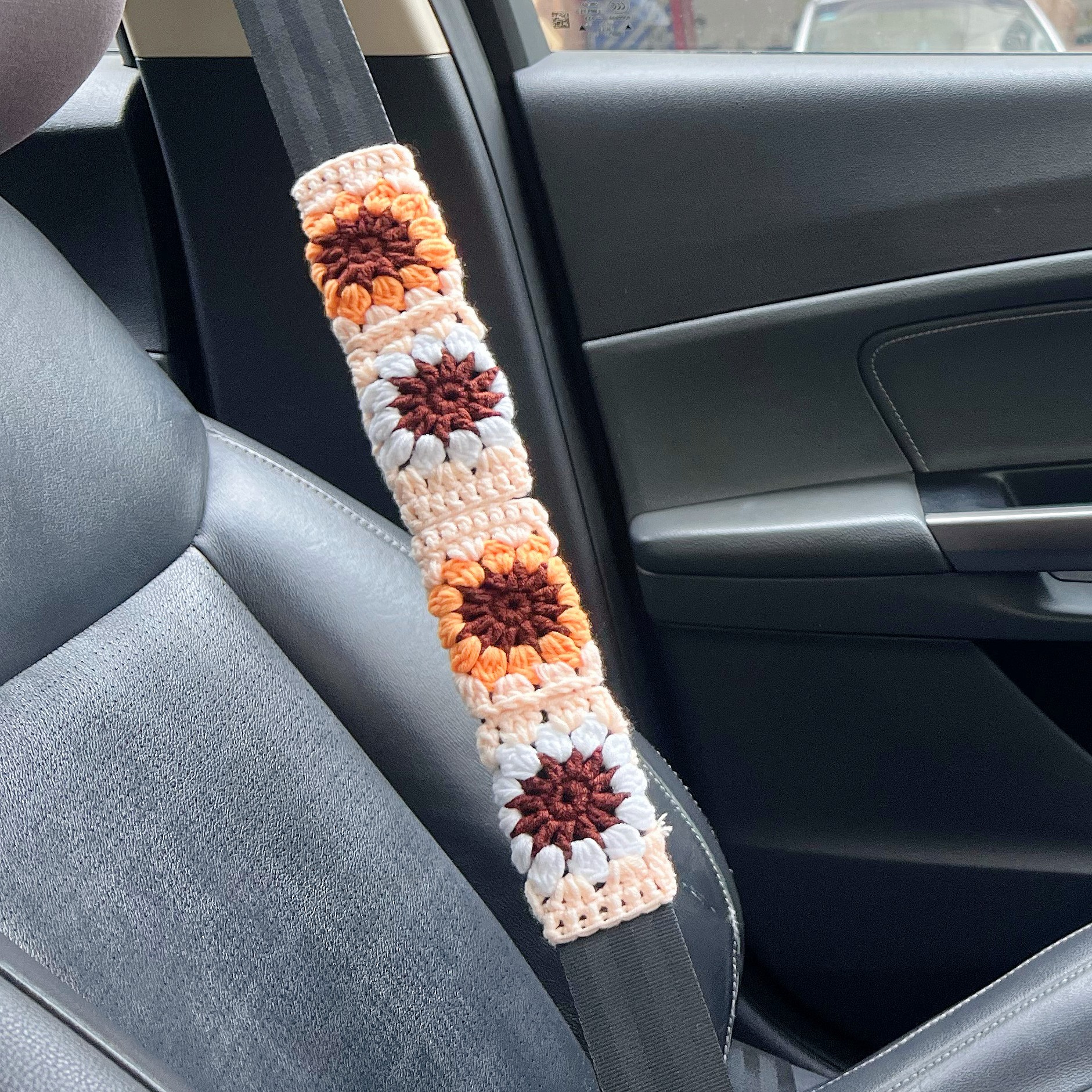 Car Seat Belt Shoulder Pads, Hand-Crocheted with Chrysanthemum and Sunflower Designs, Fashionable and Versatile Cross-Border Seat Belt Protectors