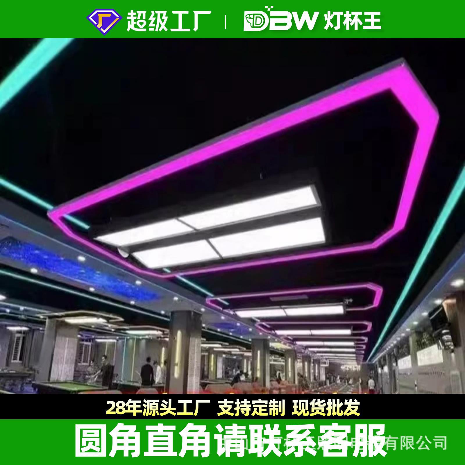 Sala de billar de ángulo redondeado iluminación de la atmósfera sala de billar de color hielo azul luz amarilla luz púrpura luz de la atmósfera