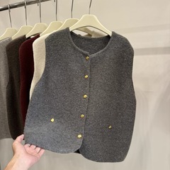 女性のためのハイエンドゴールドバックルニットベストカーディガン2025春と秋の新しい和風レイヤードルーズアウターセーターベスト