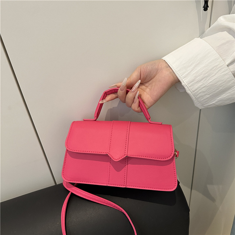 Bolso de color sólido de diseño de nicho para mujer 2025 nuevo bolso cuadrado portátil de moda de moda bolso de mensajero de alta gama de todo fósforo