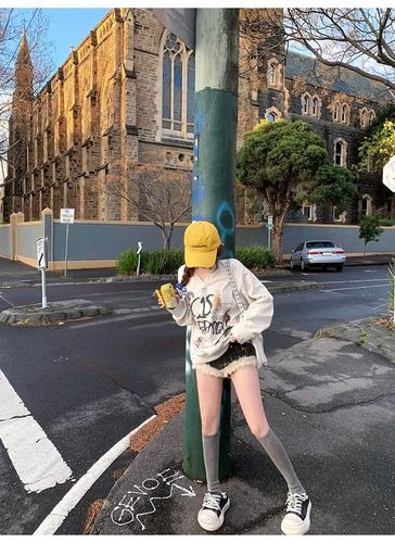 320g Slim Fit V-Neck Letter Print Sweatshirt for Women - Loose and Stylish Gray Apricot Top