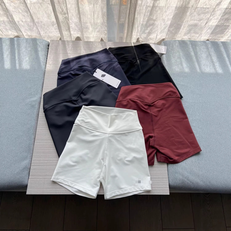 New letter-printed sports slim-fit butt-lifting original label solid color yoga shorts, lightweight tight-fitting cycling pants, high elasticity, 5-point length New letter-printed sports slim-fit butt-lifting original label solid color yoga shorts, lightweight tight-fitting cycling pants, high elasticity, 5-point length