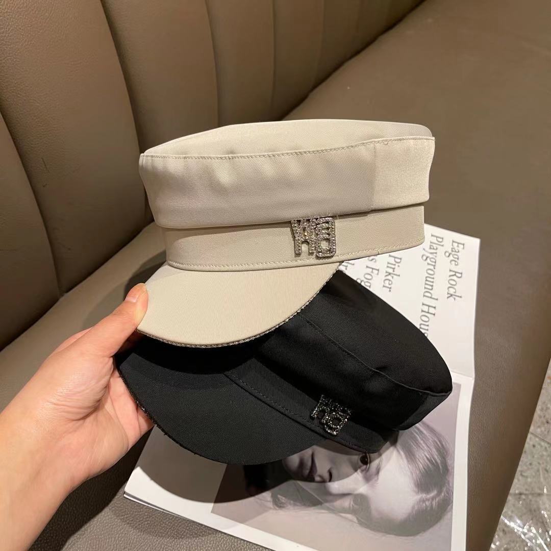 وفي أوائل الربيع الباكر، كانت قِبعة البط ذات اللون الاحمر المتطابق detail image 5