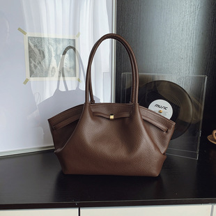 �羳�����¿����e���s���ذ�Ů�ϰ�ͨ�ڴ������μ���r�и�Ҹ�°�