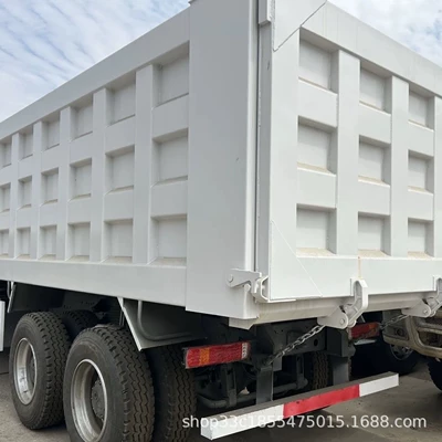 Cross-Border Export of Sinotruk Howotx6X4 Yük maşınları