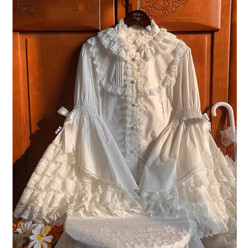 First-line brand discount foreign trade retro white lace horn sleeve shirt women's niche chic beautiful top