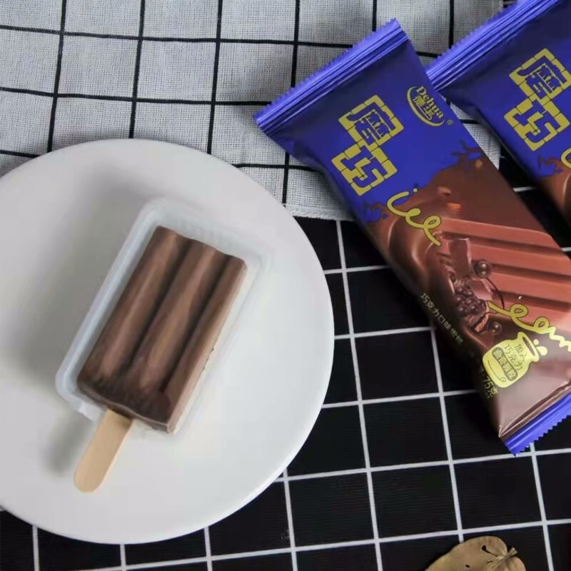 [30 PCs in whole cases] Dehua grinding chocolate ice cream pure fat black ice cream cold drink 75g