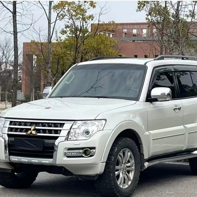 08--15 Наружные давильные полосы Pajero MN117611 MN117612 5757A107 5757A108