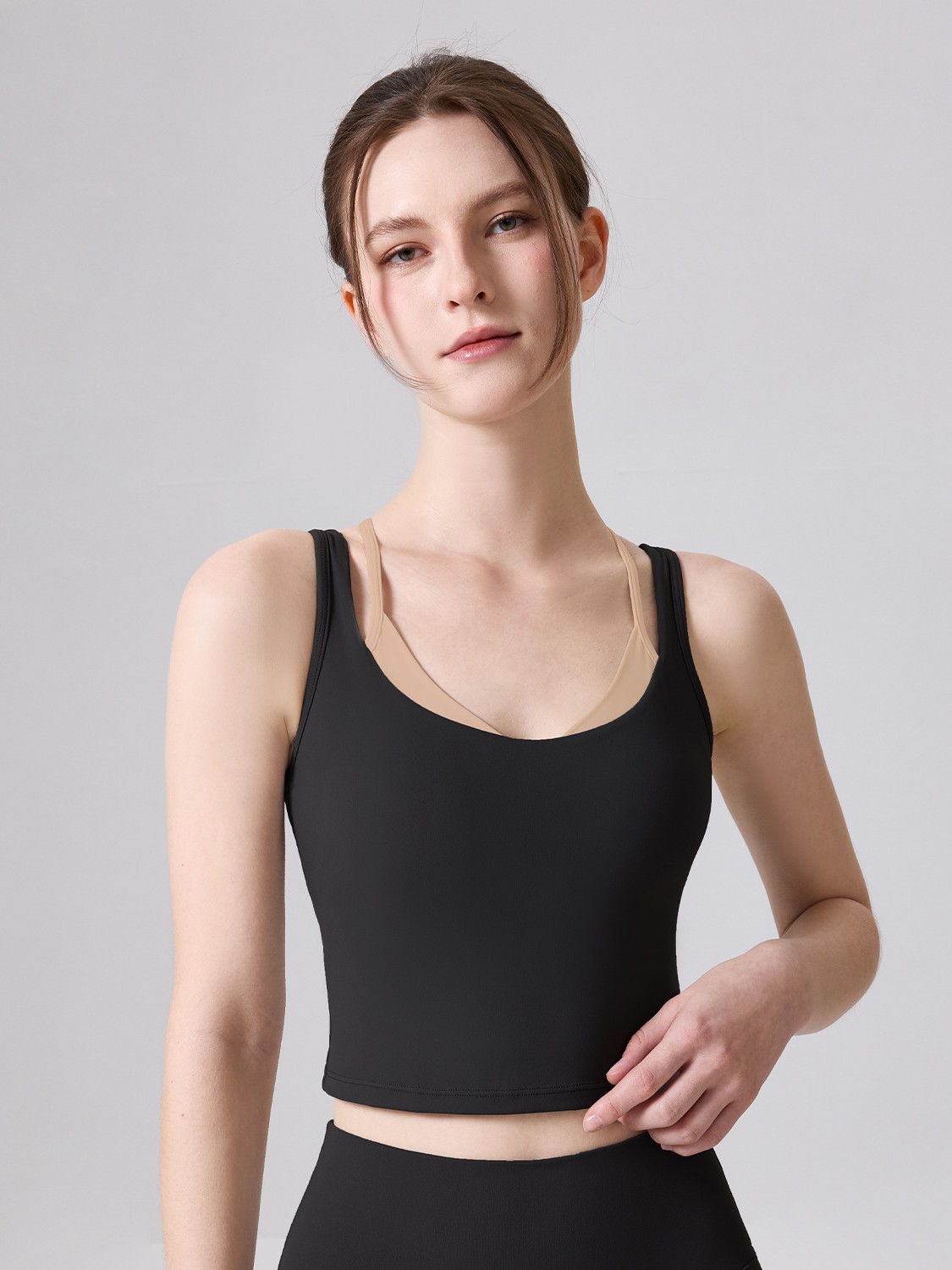 Ropa de yoga para mujeres nuevas dos piezas falsas de color hermosa espalda rápida secado chaleco transpirable deportivo al aire libre ropa de fitness superior