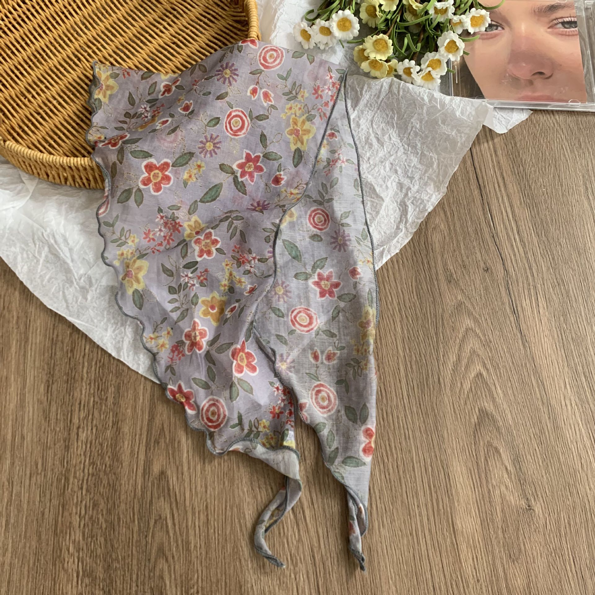 Bufanda triangular babero femenino verano todo fósforo simple pequeña bufanda de seda coreana pañuelo floral verano femenino diadema estilo pastoral