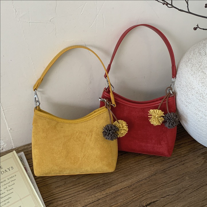 Transfronterizos retro gaúcia bolsas portátiles bajo las axilas mujeres otoño / invierno 2025 nuevo estilo coreano bolso de hombro mochila esmaltada