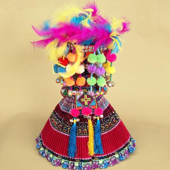 Large ethnic dolls, home decor, wooden ornaments, creative design, travel souvenir toys, dolls in ethnic attire