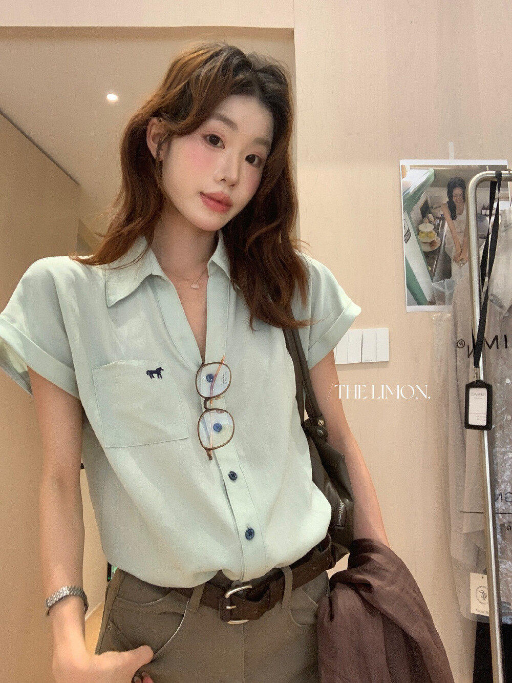 Áo sơ mi nữ tay ngắn cổ bẻ phong cách học viện Hàn Quốc, thêu hoa, dáng rộng — màu trắng, xanh lá cây, màu vàng, Xanh da trờicolor chi tiết 4