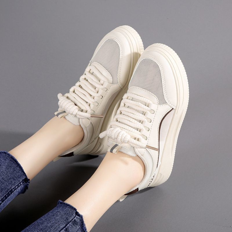 Zapatos de malla antideslizante para mujeres 2025, nuevos zapatos casuales de verano ligeros con suela suave, zapatos blancos coreanos para mujeres