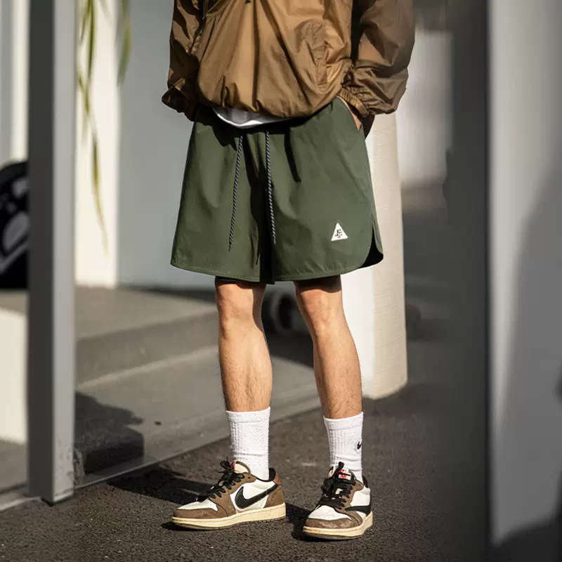 韩路男装宽松休闲短裤下摆圆弧开叉设计机能美式刺绣运动五分裤q