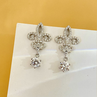 S925 Sterling Silver Earrings Moissanite Earrings Crown Queen Iris Advanced Sense 1 karat D Color Mosan Diamond Earrings