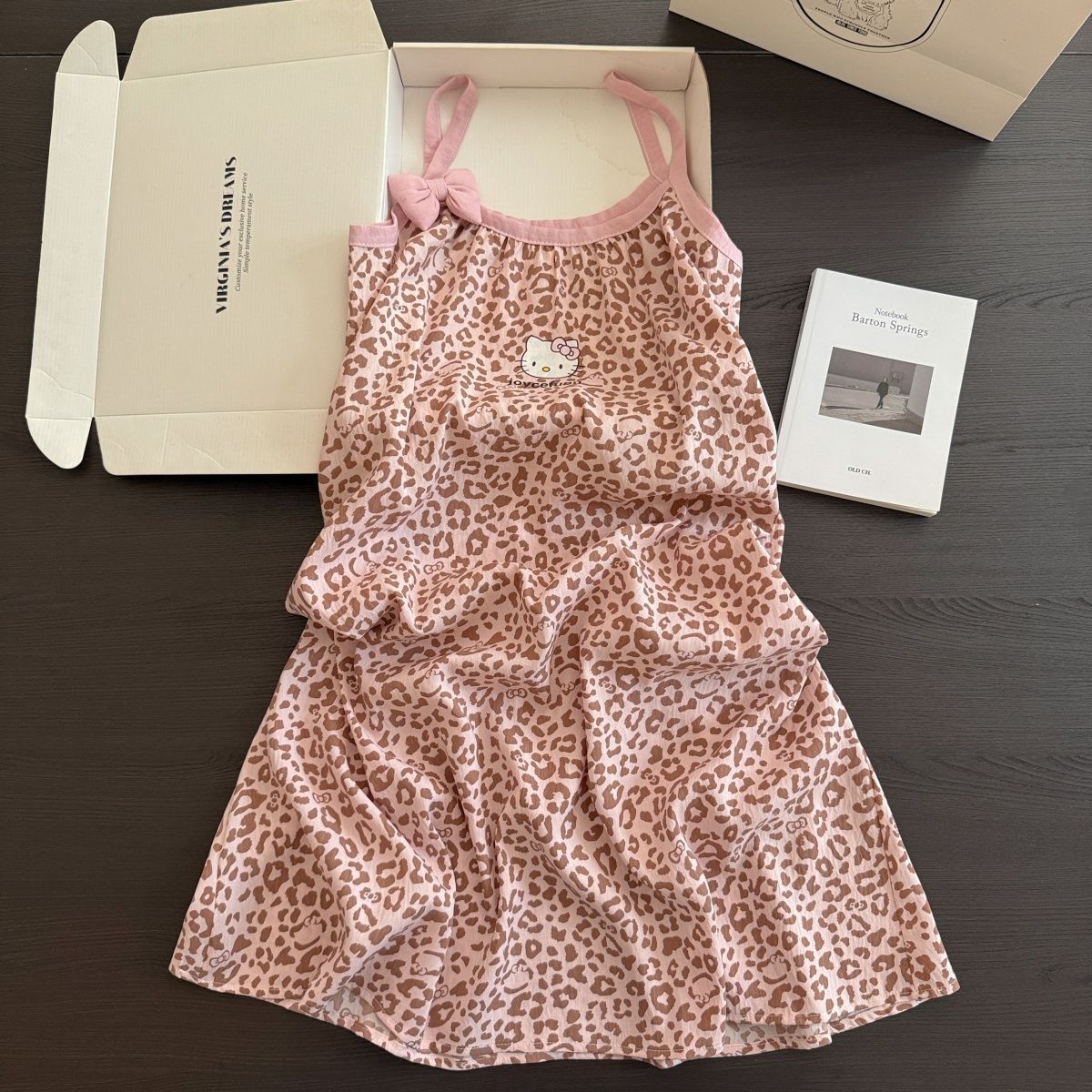 Al por mayor transfronterizo verano HelloKitty polvo leopardo nubes pijamas de algodón mujer lindos dibujos animados caseros pijamas