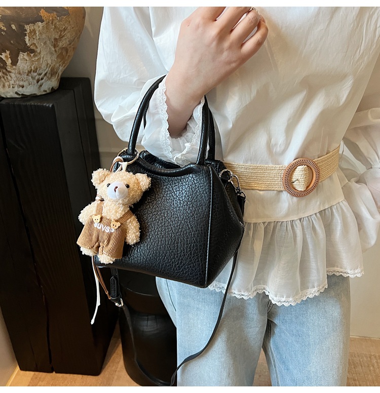 This is a unique, stylish and casual women's bucket bag for the summer of 2025. It's a Korean style single-shoulder crossbody women's bag with a sense of fashion undefined