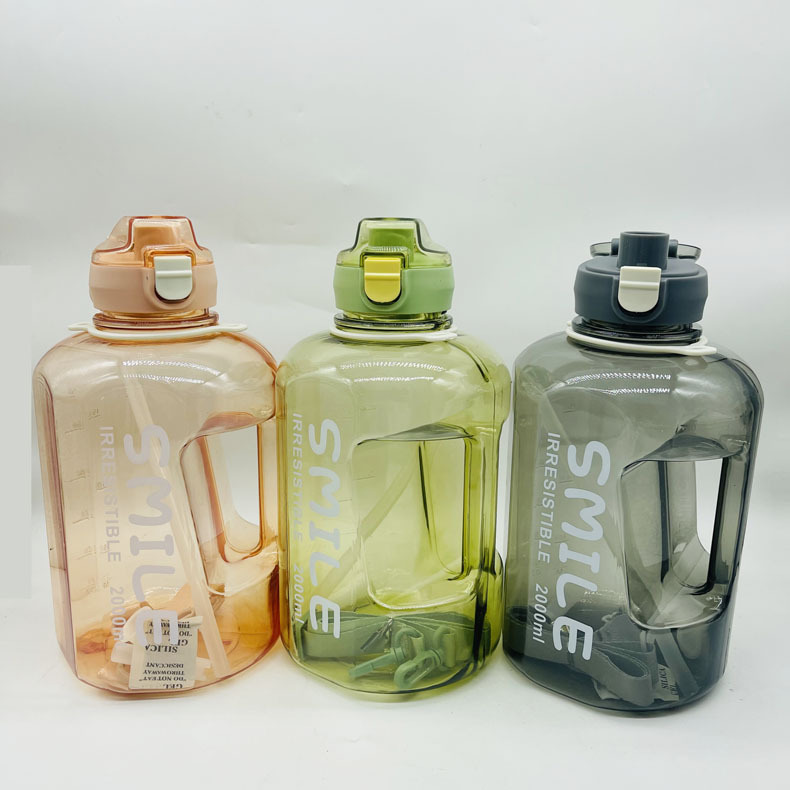 Chengfeng 1226 gran capacidad de la taza de plástico mango portátil sonrisa clara 2000ml taza de plástico sitio de construcción taza de beber