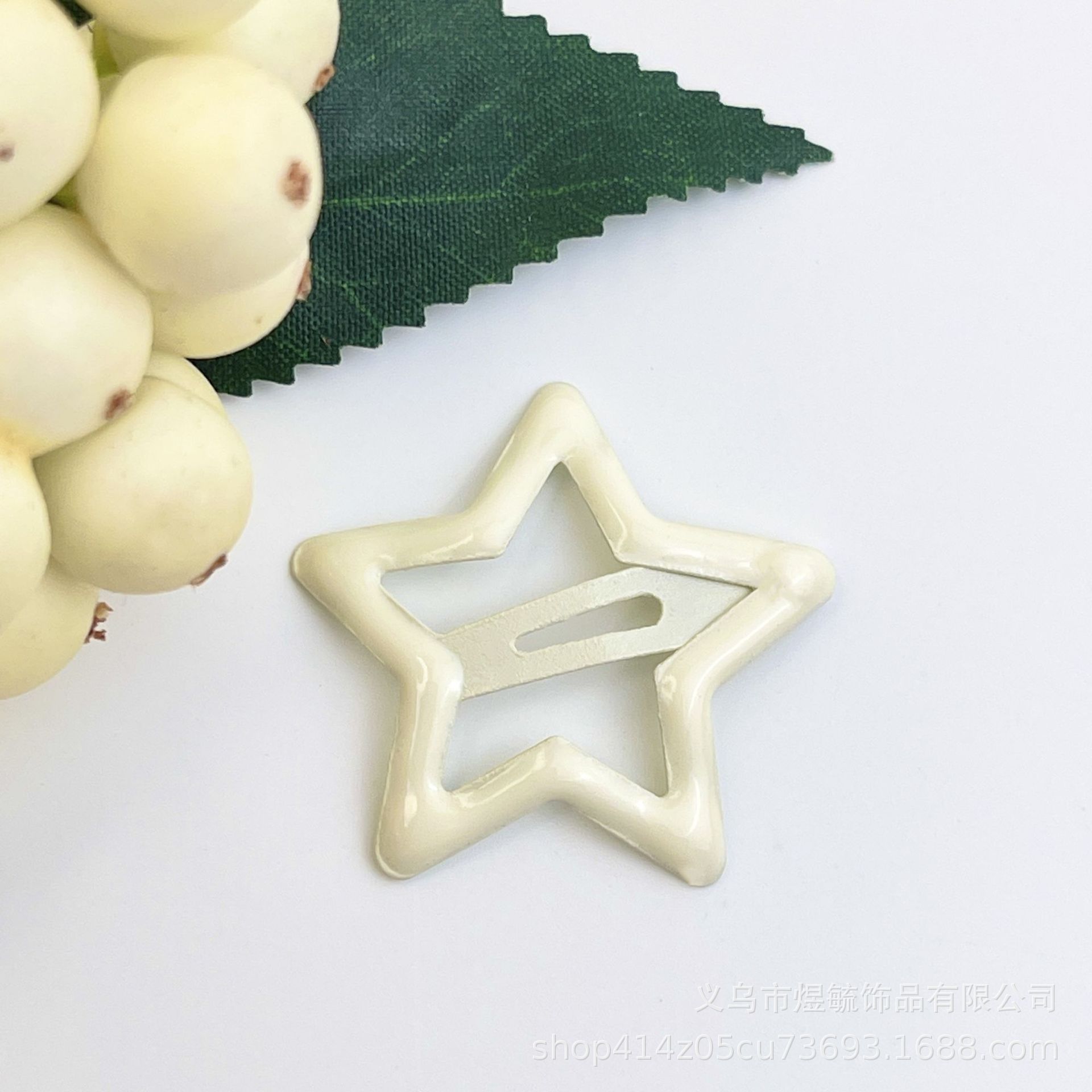 Colorful dripping Star clip 3.2cm Milky White