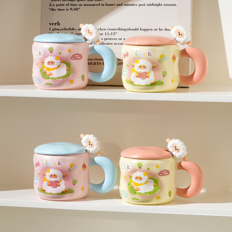 Tazas de cerámica de dibujos animados creativos con tapa de oficina casera copas de agua caja de regalo de alto valor de visualización en tazas de viento