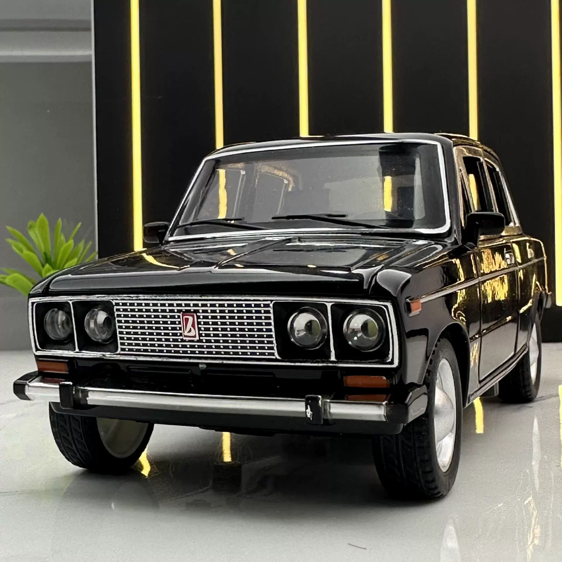 Воин, алюминиевая машина, ретро-модель автомобиля, музыкальная игрушка-автомобиль, минифигурка, масштаб 1:24, издает звуки