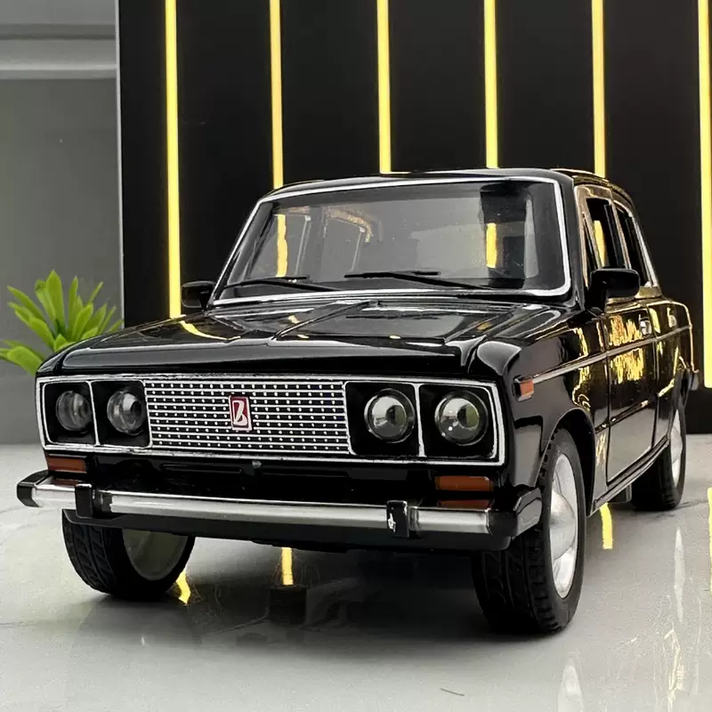 Воин, алюминиевая машина, ретро-модель автомобиля, музыкальная игрушка-автомобиль, минифигурка, масштаб 1:24, издает звуки