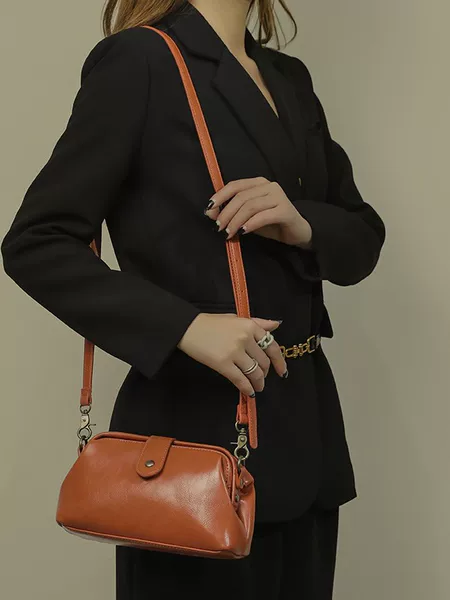 Women's Bag 2026 New Fashion Simple Crossbody Bag High-End Gold Bag Shell Bag Vintage Single-Shoulder Clip Bag Light Luxury