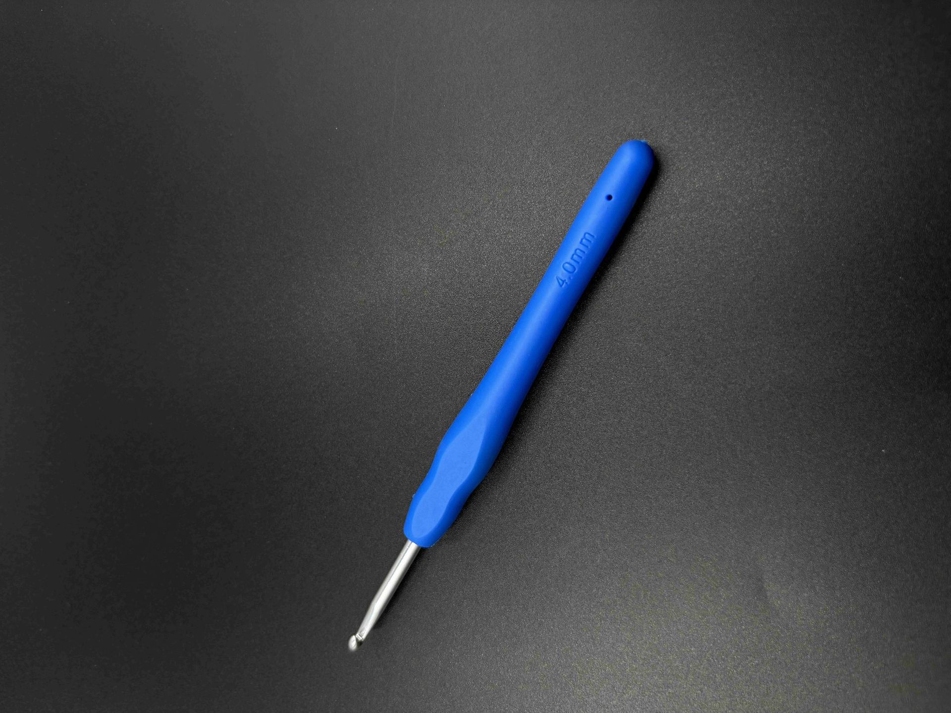 Venta caliente transfronteriza, ganchillo de mango suave de color, herramienta tejida a mano, ganchillo de aluminio de mango suave, fabricante de agujas de lana de silicona de alta calidad