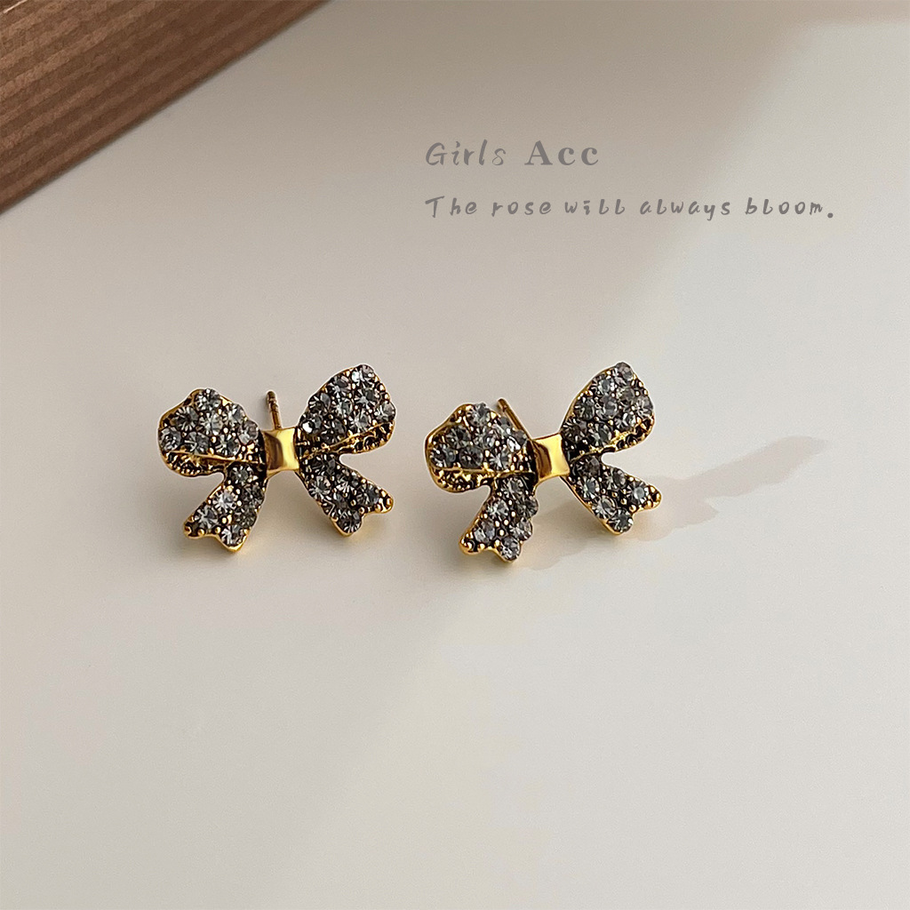 1_0010_耳语场景新水印 拷贝 2.jpg