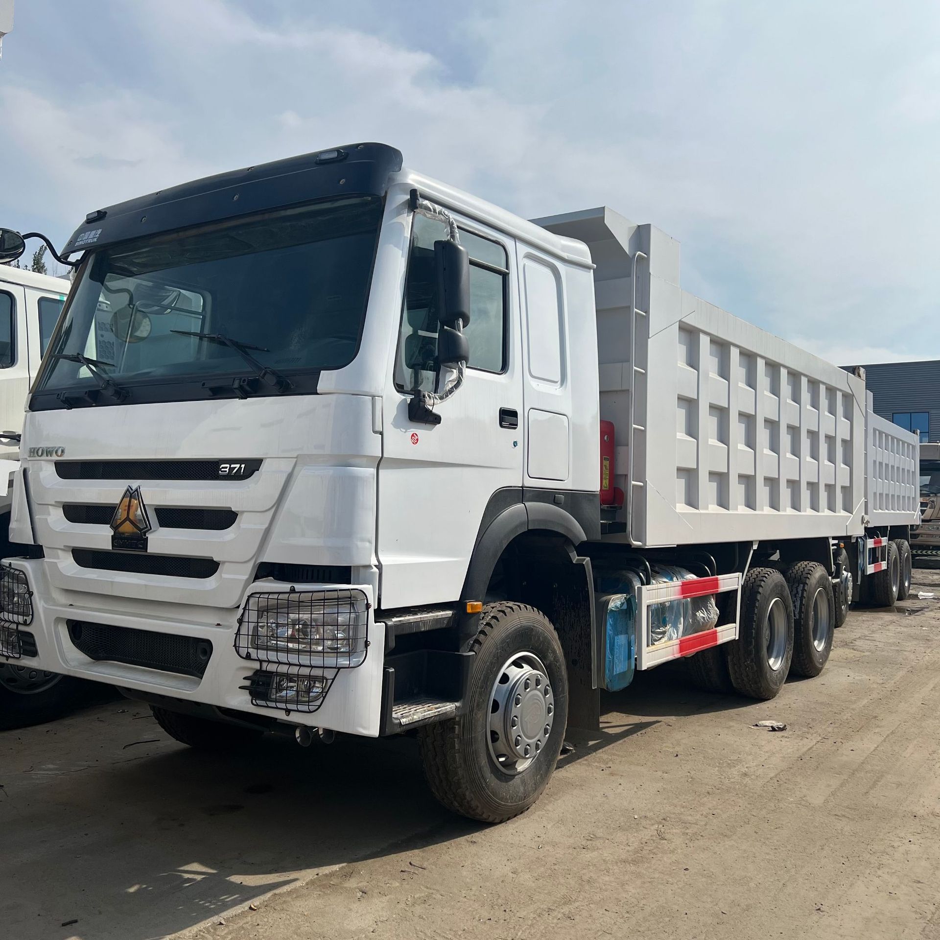 出口豪沃371马力后翻集装箱自卸车10轮渣土车6×4工程翻斗土方车