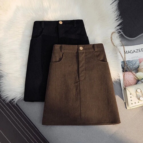 Black corduroy half-length skirt for plus-size women, autumn and winter, body-hugging, A-line, slimming, versatile one-step short skirt.