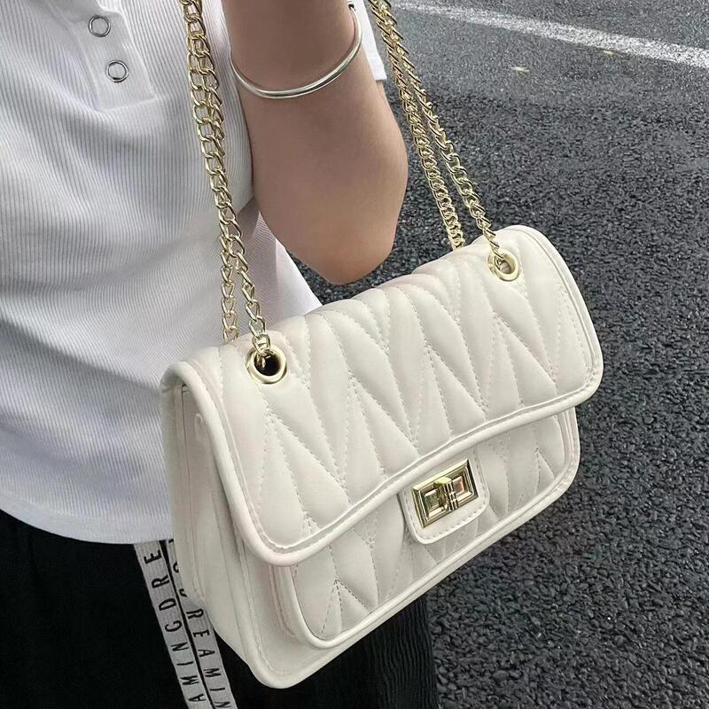 White Quilted Soft Leather Exquisite Gold Buckle Vintage Chain Bag Commuter Crossbody Women's Bag with Strap Niche Texture Style White Quilted Soft Leather Exquisite Gold Buckle Vintage Chain Bag Commuter Crossbody Women's Bag with Strap Niche Texture Style