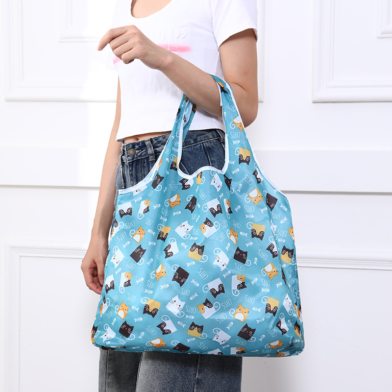 Capacious folding shopping bag