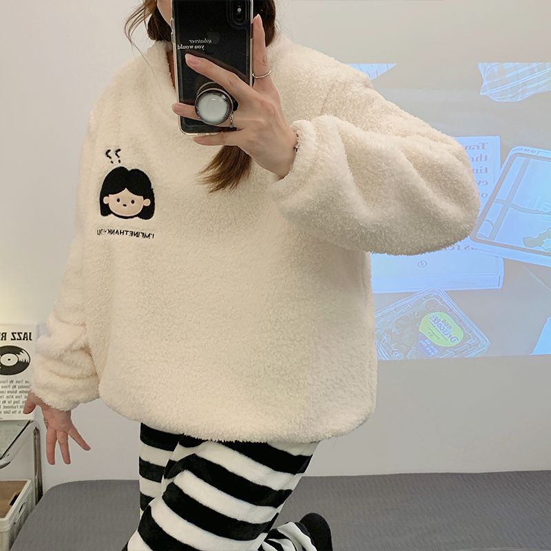 Pijamas al por mayor transfronterizos para mujeres de invierno engrosados de manga larga flange coral veludo lindo hoodie de cuello redondo conjunto de ropa para el hogar