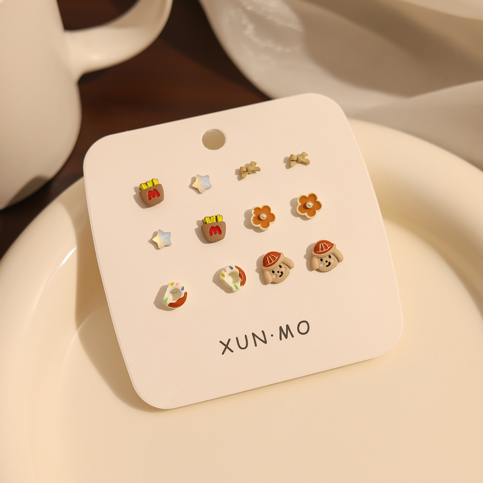 Juego de pendientes de aguja plateados, sencillos y compactos para mujer, pendientes geométricos en forma de corazón, bonitos, dulces y versátiles, venta al por mayor para puestos de mercado