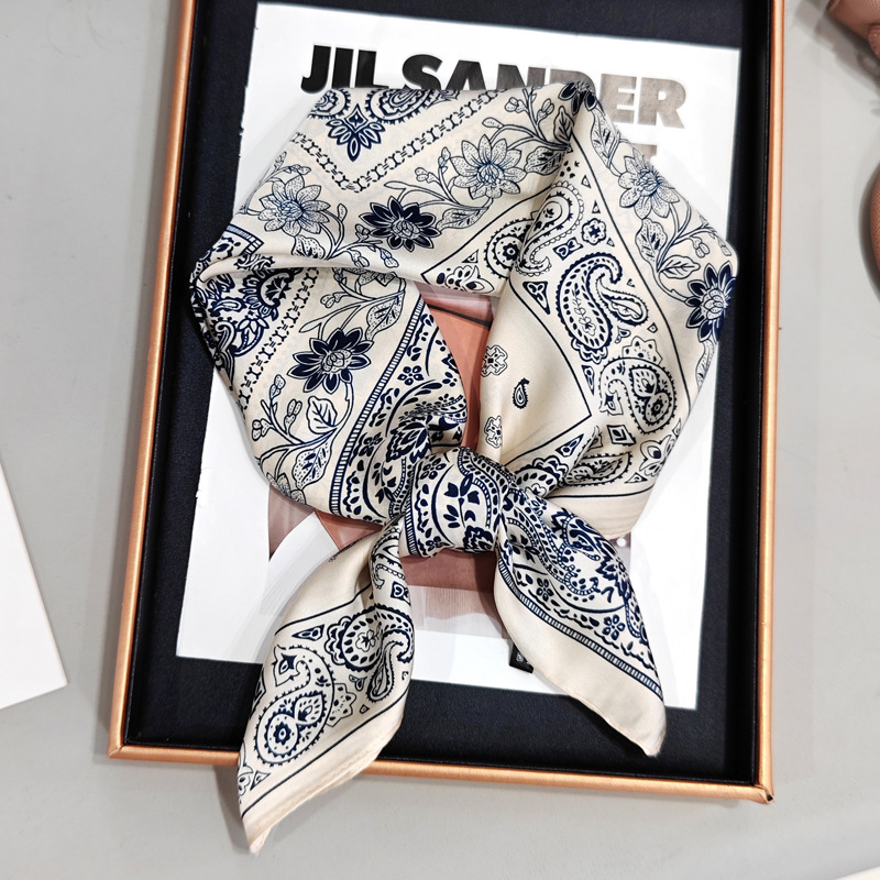 Mother's Day Gift for Mother Small Square Scarf Silk Scarf Women's Headscarf Spring and Autumn Summer Matching Shirt Neck Protection Scarf Scarf