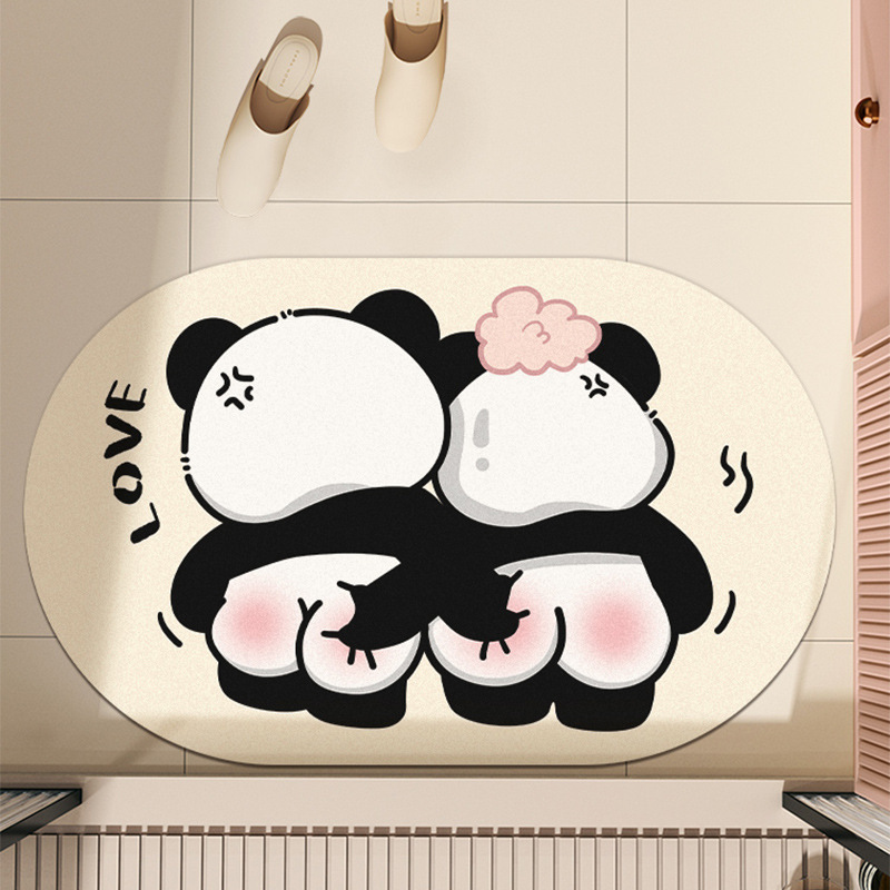 두 마리의 팬더가 엉덩이를 꼬집고 있다