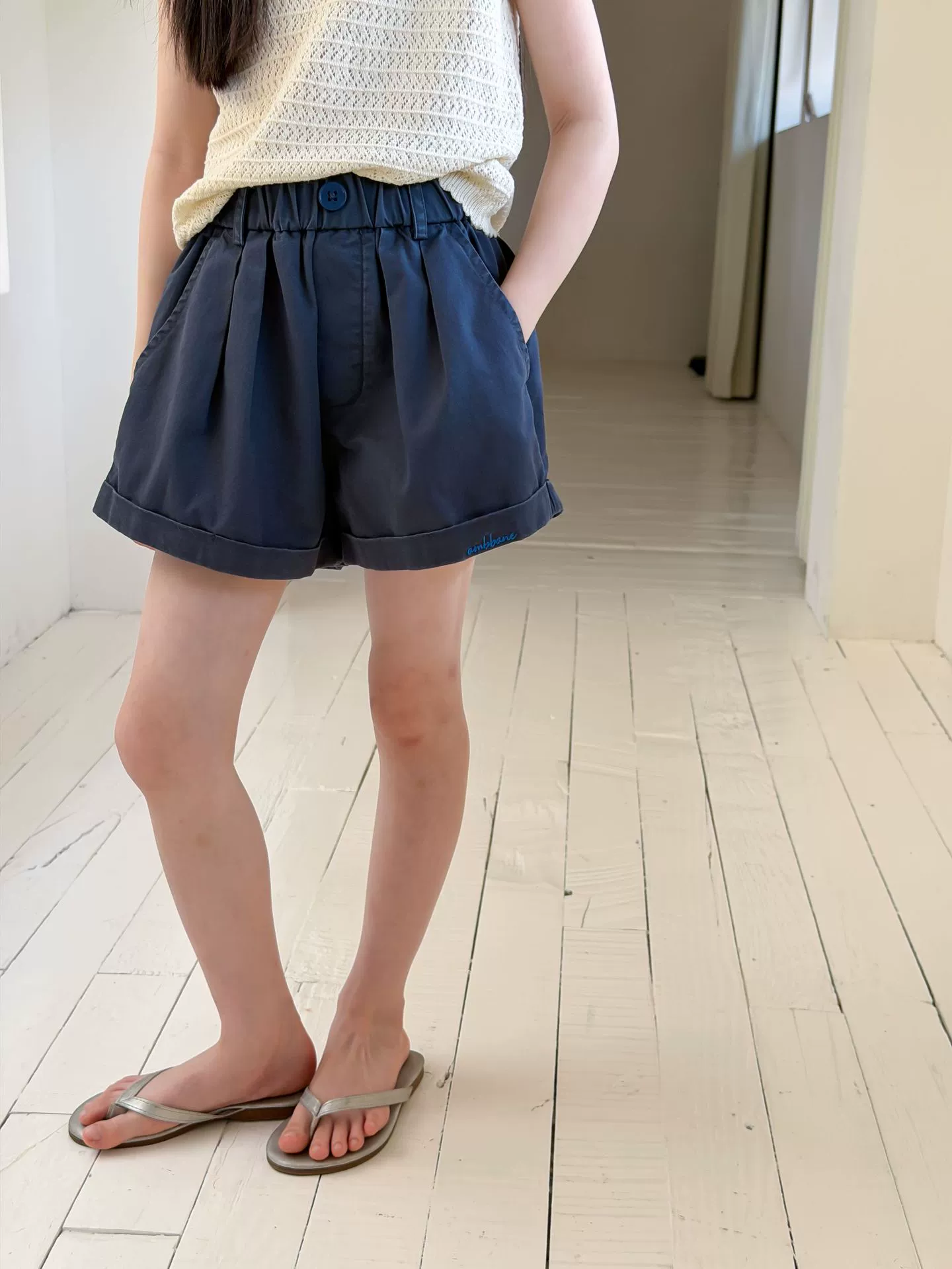 Girls Fashionable Retro Casual Hot Pants 2026 Summer Children's Design Pressed Pleated Letter Curved Shorts