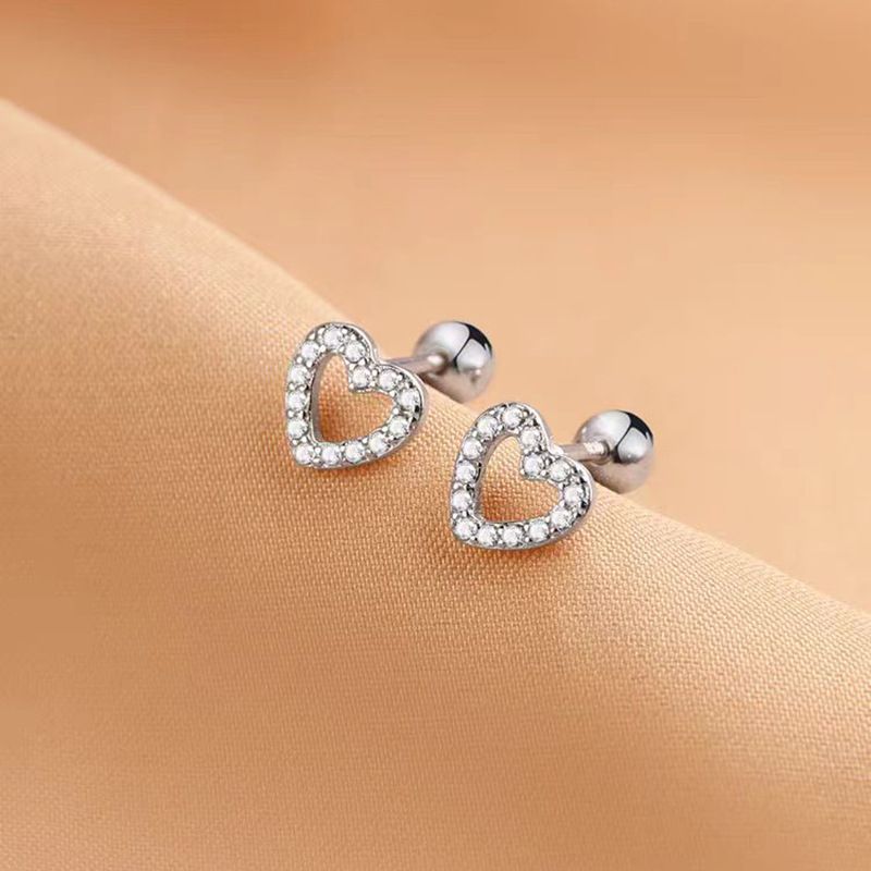 A61 스터드 귀걸이