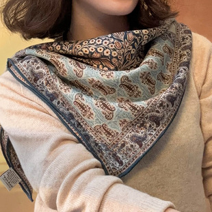 Elegant classical sense of atmosphere! Light Luxury Silk Wool Scarf Women's Winter Multifunctional Silk Wool Square Decorative Scarf